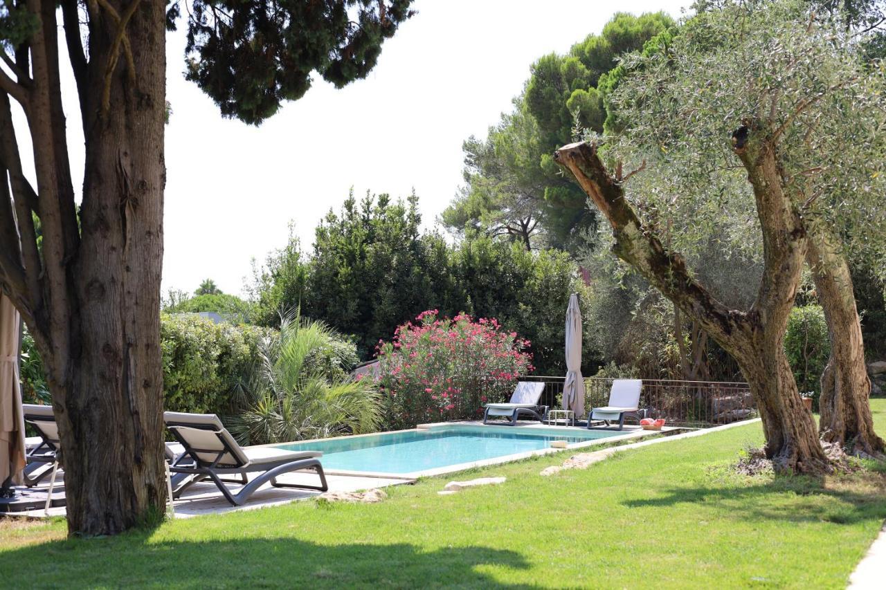 L'Elegante Bastide En Pierre Avec Vue Sur Le Vieux Village De Mougins Esterno foto