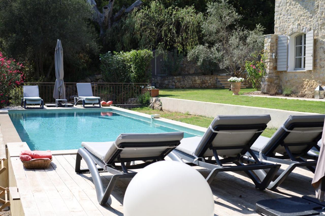 L'Elegante Bastide En Pierre Avec Vue Sur Le Vieux Village De Mougins Esterno foto