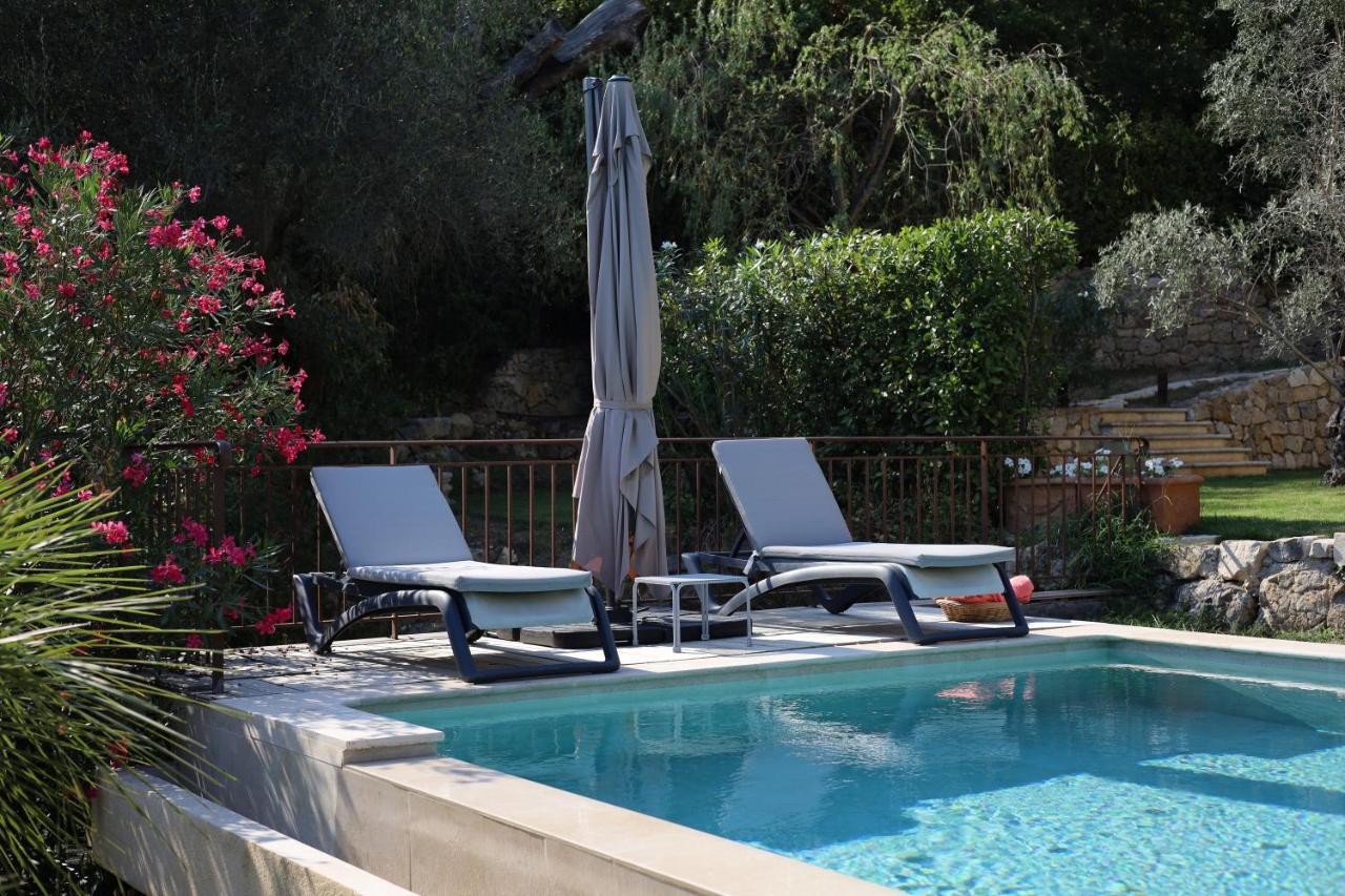 L'Elegante Bastide En Pierre Avec Vue Sur Le Vieux Village De Mougins Esterno foto