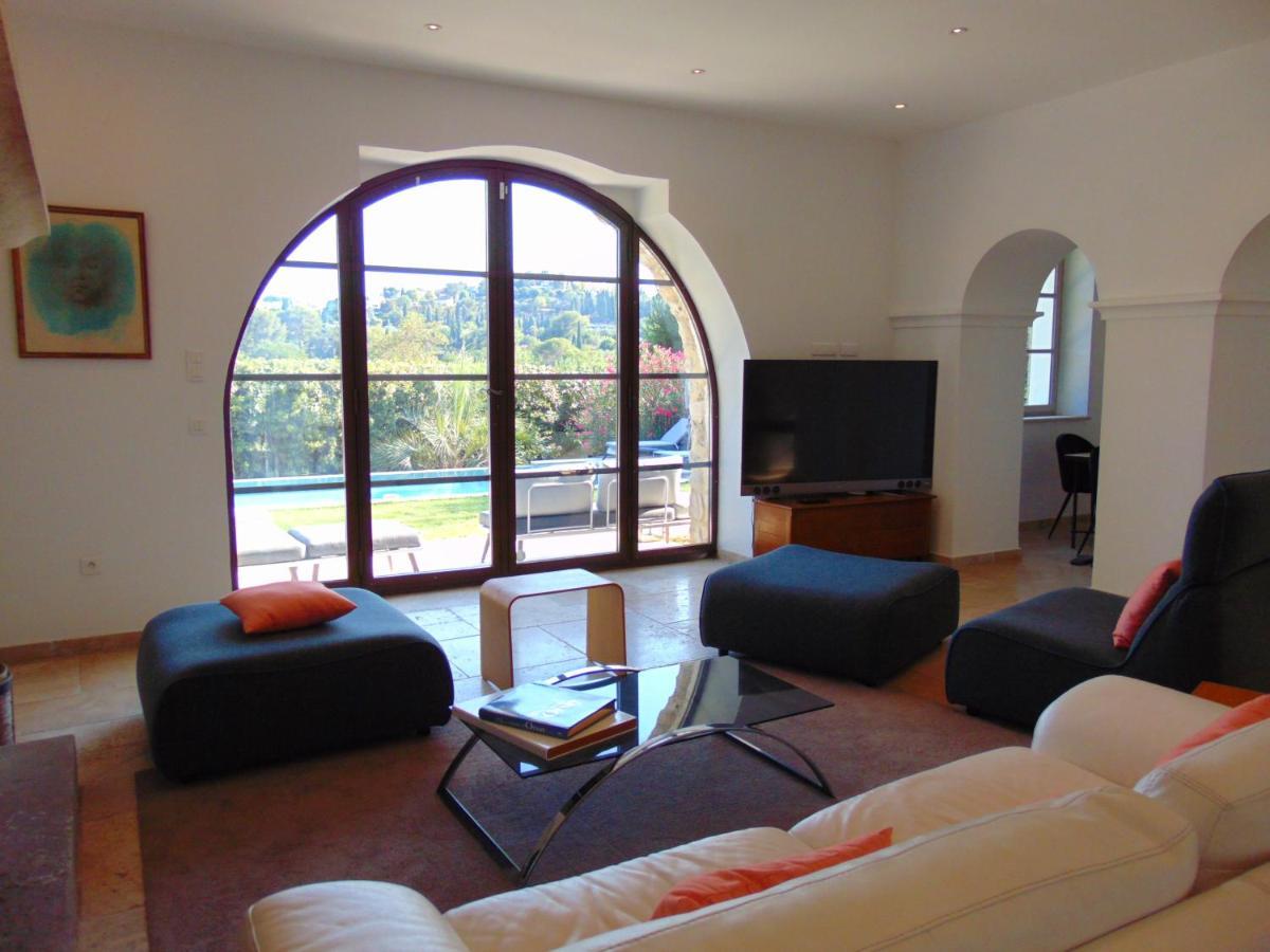 L'Elegante Bastide En Pierre Avec Vue Sur Le Vieux Village De Mougins Esterno foto