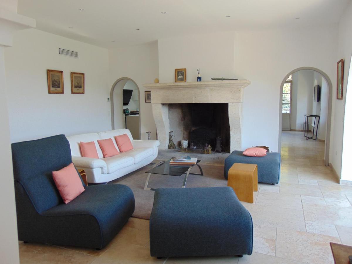L'Elegante Bastide En Pierre Avec Vue Sur Le Vieux Village De Mougins Esterno foto