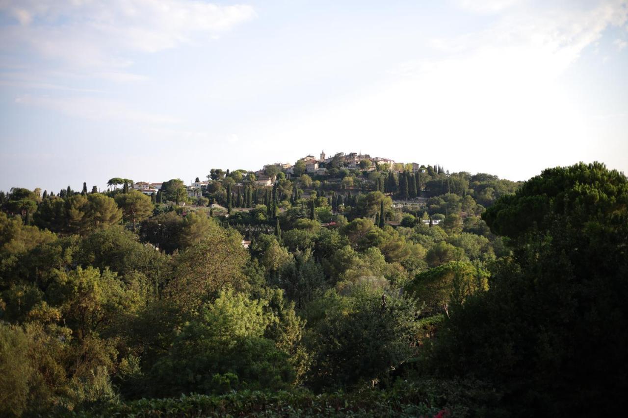 L'Elegante Bastide En Pierre Avec Vue Sur Le Vieux Village De Mougins Esterno foto