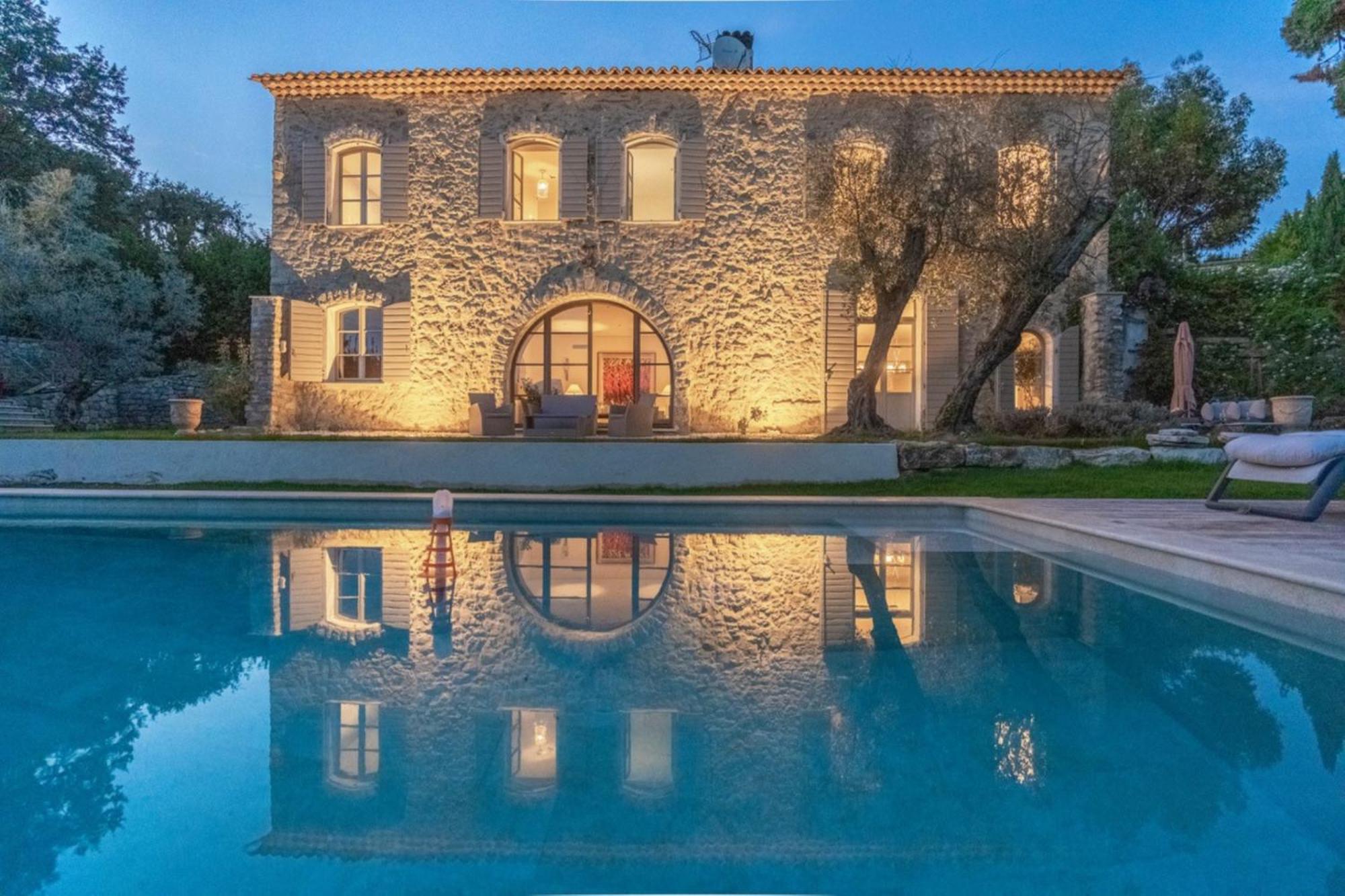L'Elegante Bastide En Pierre Avec Vue Sur Le Vieux Village De Mougins Esterno foto